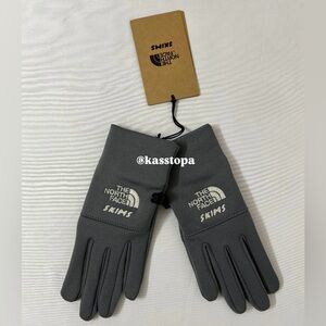 SKIMS x TNF The North Face Winter Gloves Glove Grey Gray Gunmetal
